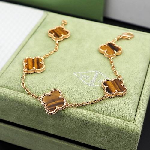 Van Cleef & Arpels bracelet 12lyh37 (11)