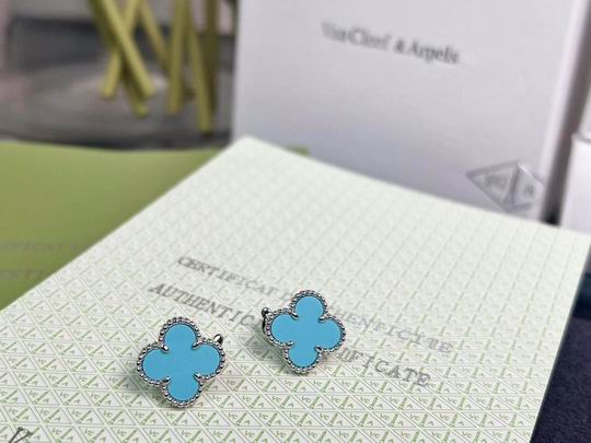 Van Cleef & Arpels earring 11lyh18 (1)