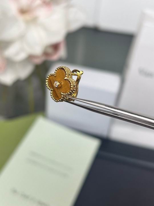 Van Cleef & Arpels earring 11lyh19 (2)