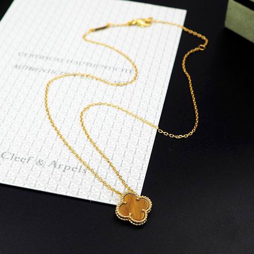 Van Cleef & Arpels necklace 12lyh38 (1)