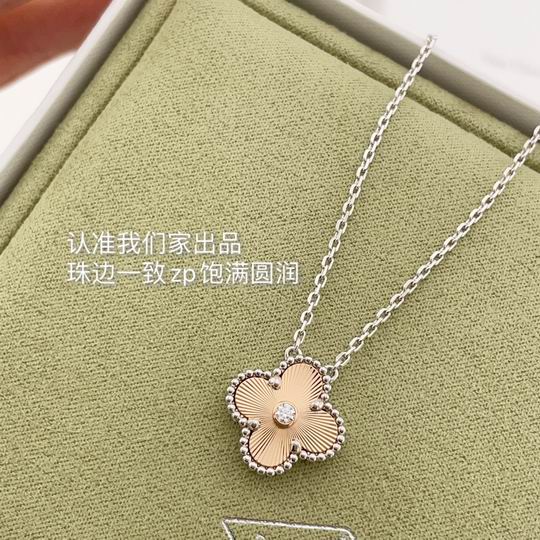 Van Cleef & Arpels necklace 12lyh39 (1)