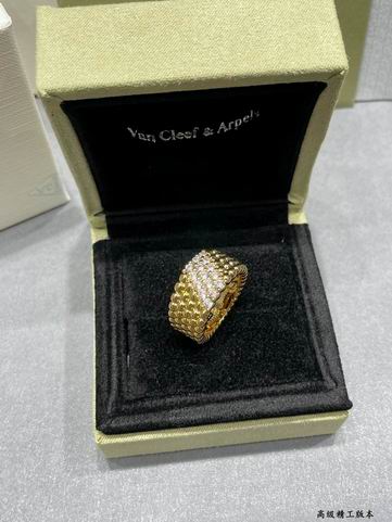Van Cleef & Arpels ring 12lyh15 (1)