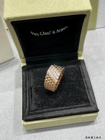 Van Cleef & Arpels ring 12lyh15 (4)