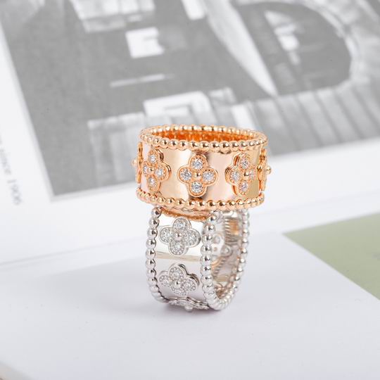 Van Cleef & Arpels ring 12lyh16 (7)
