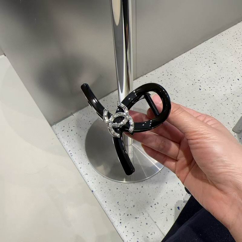 Chanel Hair grab clip hh (63)