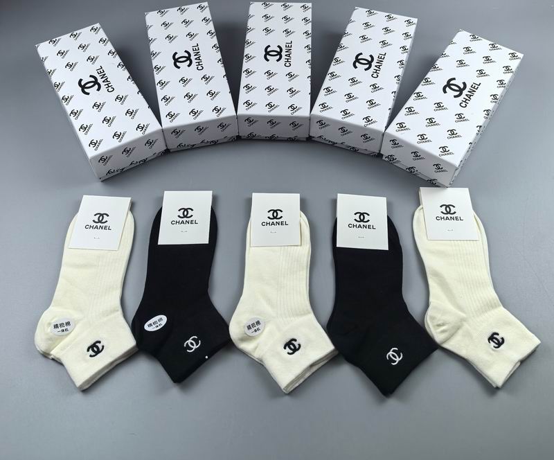 Chanel socks (1)