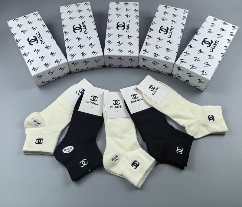 Chanel socks (3)