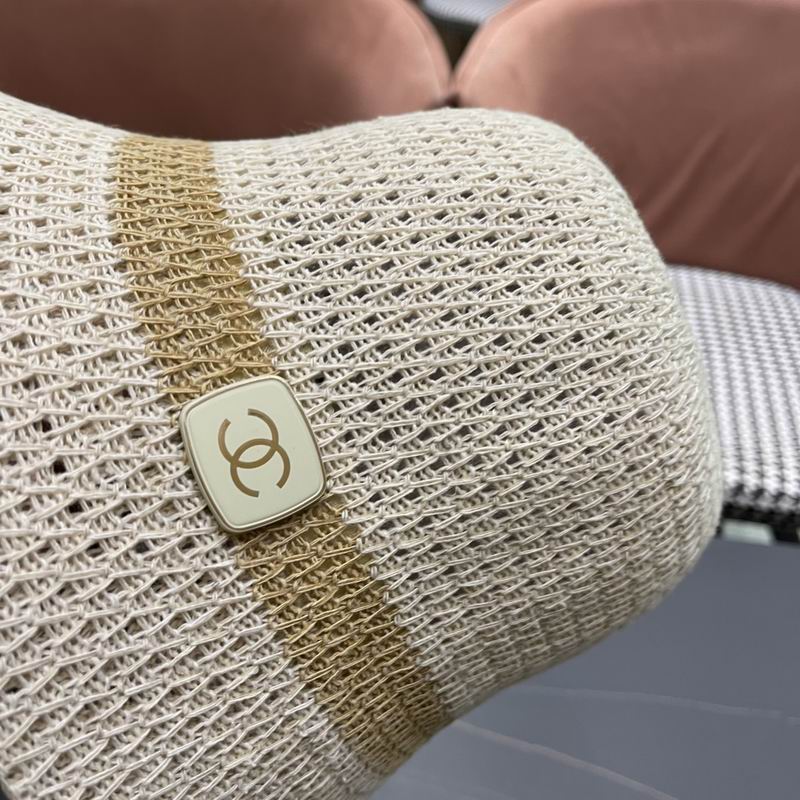 Chanel top hat (299)