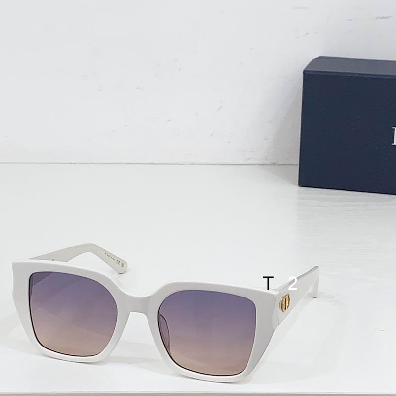 Dior GlowS11 53 20 140 b07