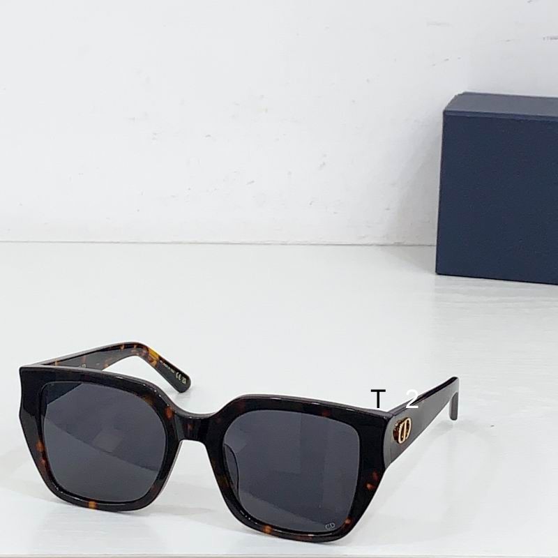 Dior GlowS11 53 20 140 b09