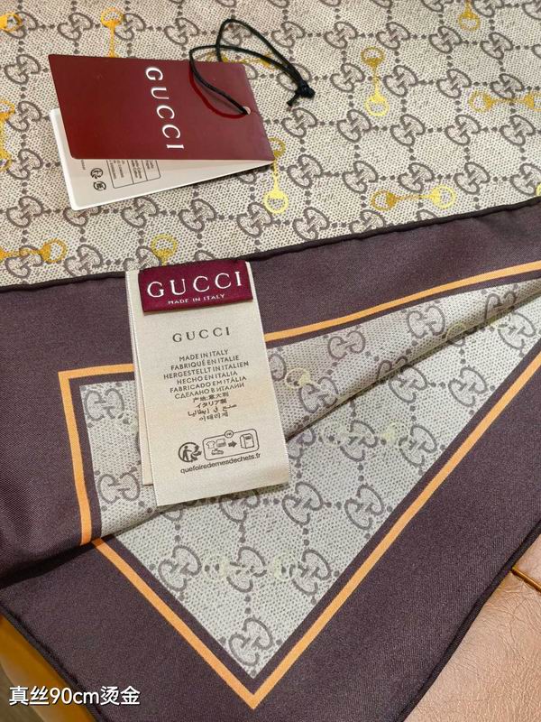 Gucci silk Scarf 90X90cm E14 (8)