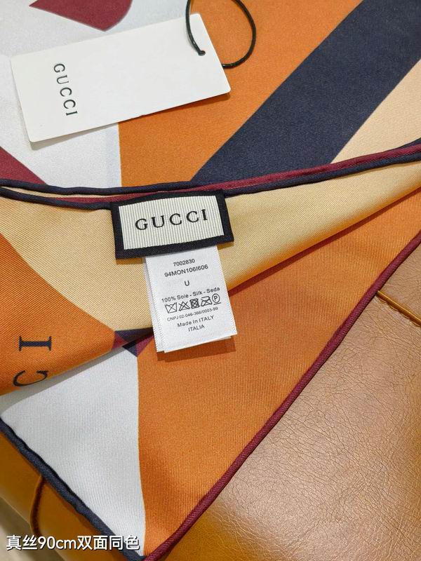 Gucci silk Scarf 90X90cm E20 (5)