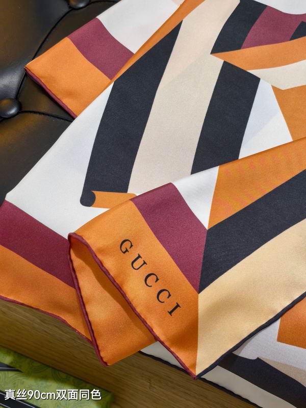 Gucci silk Scarf 90X90cm E20 (6)