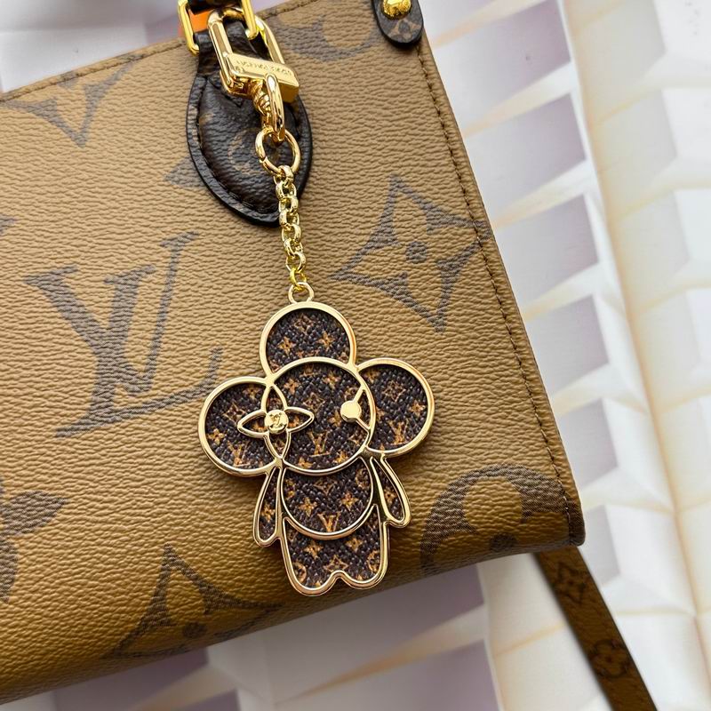 LV keyring (28)
