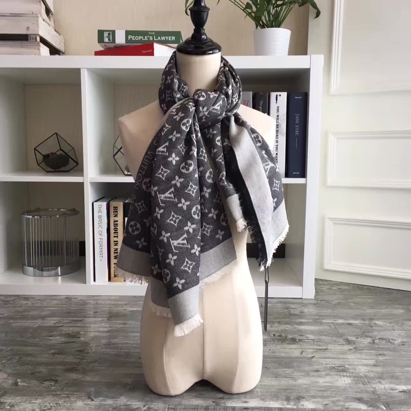 LV silk scarf 140X140cm E06 (13)