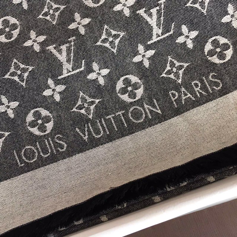LV silk scarf 140X140cm E06 (17)