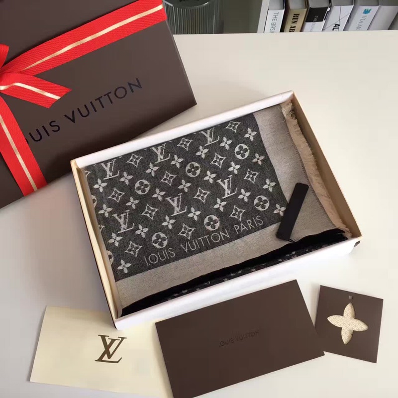 LV silk scarf 140X140cm E06 (19)