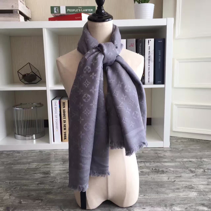 LV silk scarf 140X140cm E06 (22)