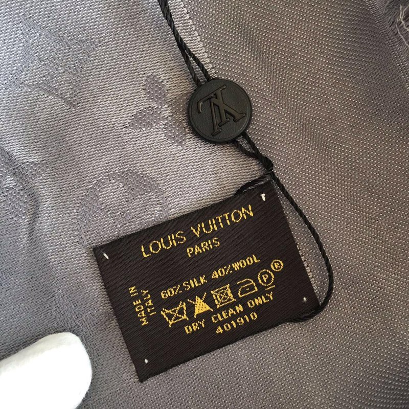 LV silk scarf 140X140cm E06 (24)