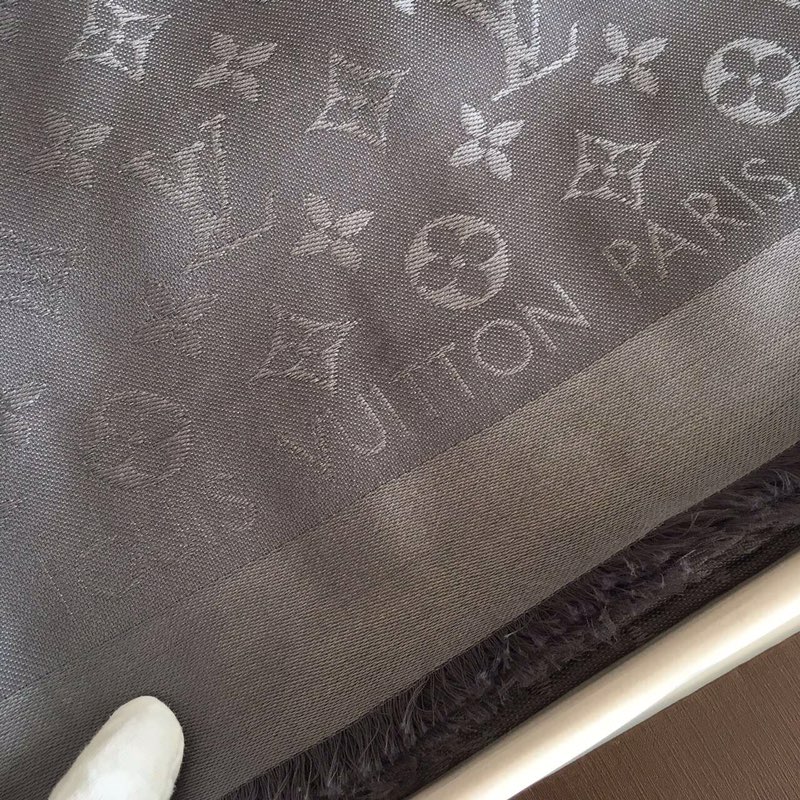 LV silk scarf 140X140cm E06 (26)