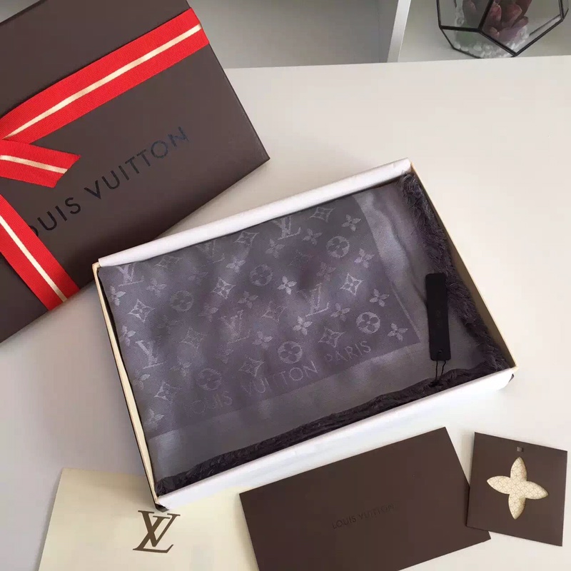 LV silk scarf 140X140cm E06 (28)