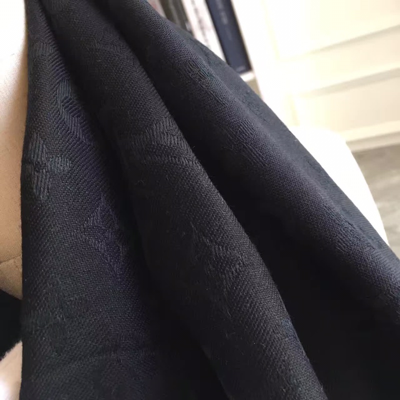 LV silk scarf 140X140cm E06 (30)