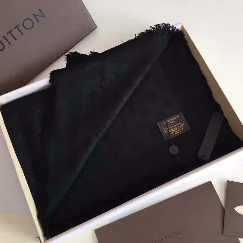 LV silk scarf 140X140cm E06 (35)