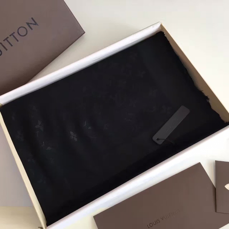 LV silk scarf 140X140cm E06 (36)