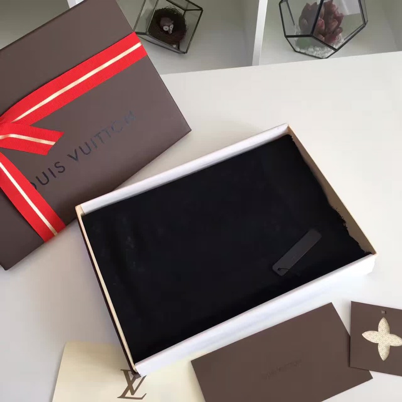 LV silk scarf 140X140cm E06 (37)