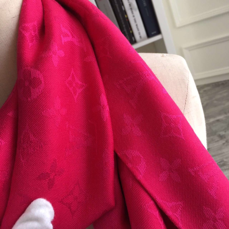 LV silk scarf 140X140cm E06 (40)