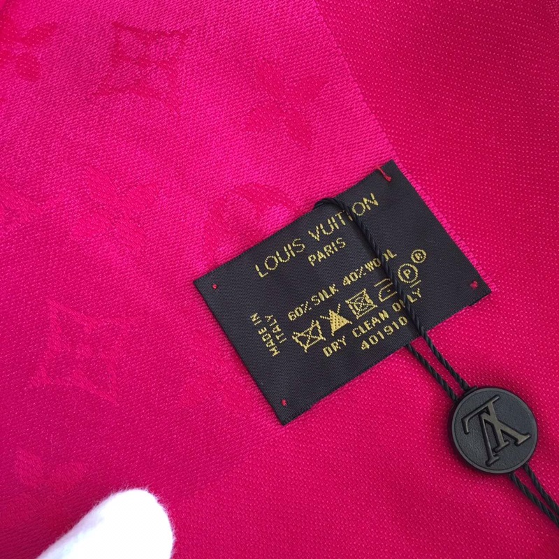 LV silk scarf 140X140cm E06 (42)