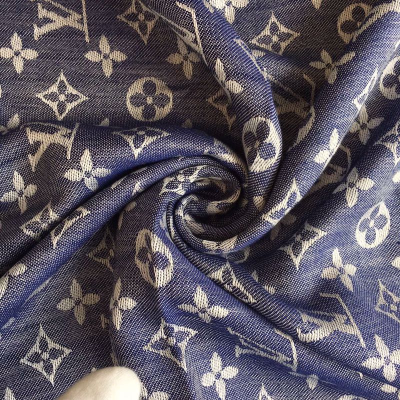 LV silk scarf 140X140cm E06 (5)