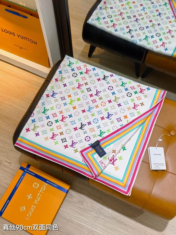 LV silk scarf 90X90cm E01 (16)
