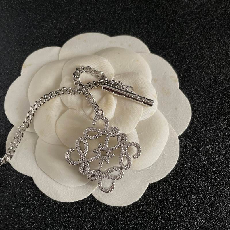 Loewe necklace 02yxh34 (6)