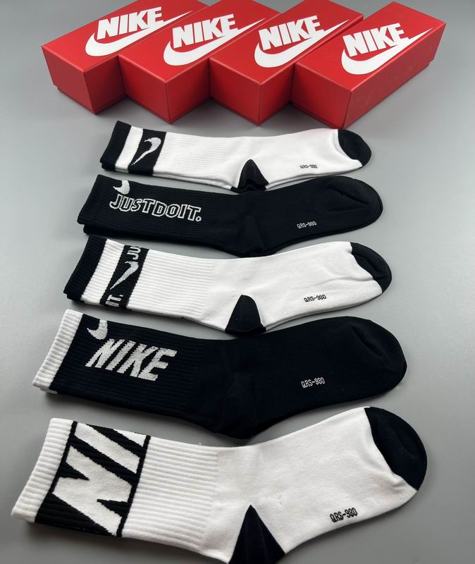 Nike socks (10)