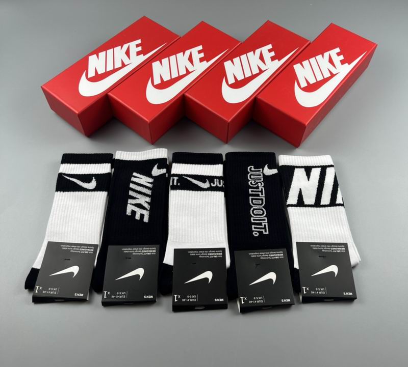 Nike socks (17)
