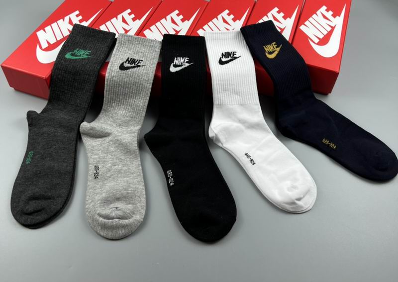 Nike socks (3)