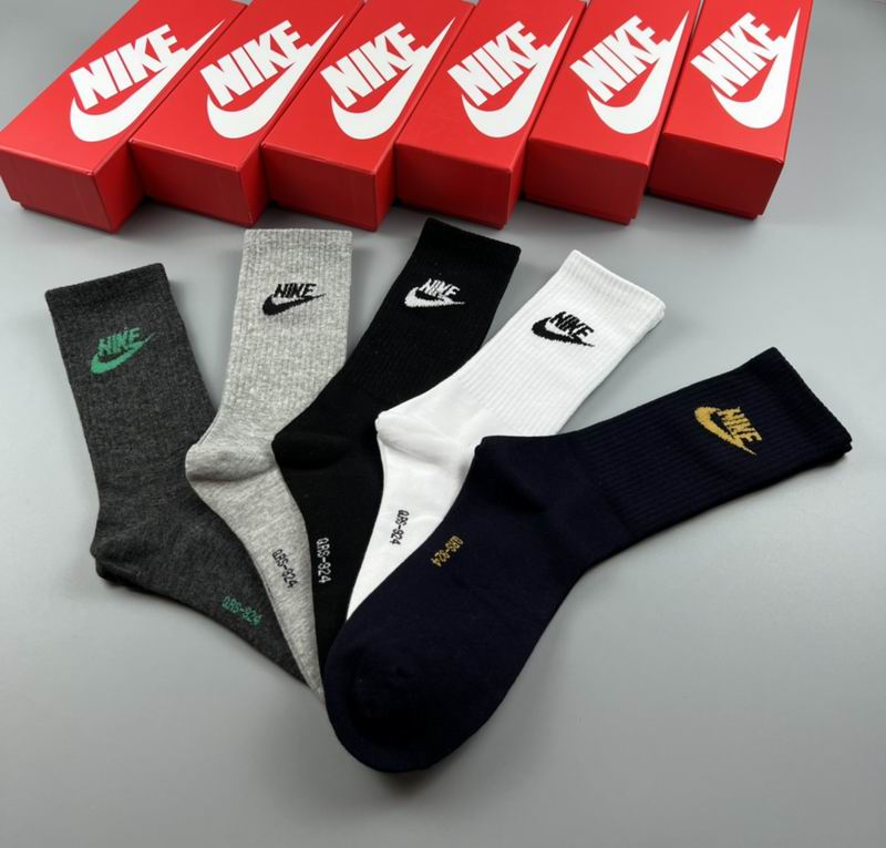 Nike socks (4)