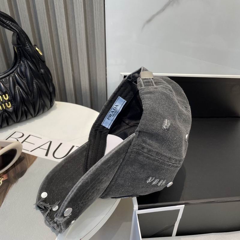 Prada cap (32)