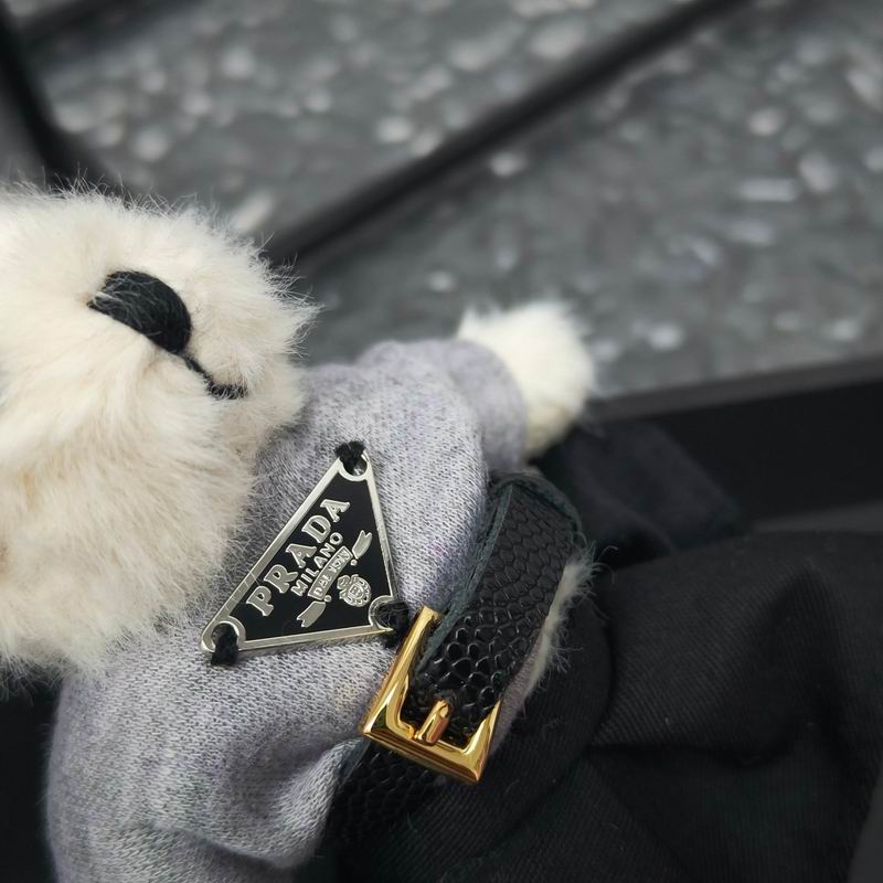 Prada keyring (38)