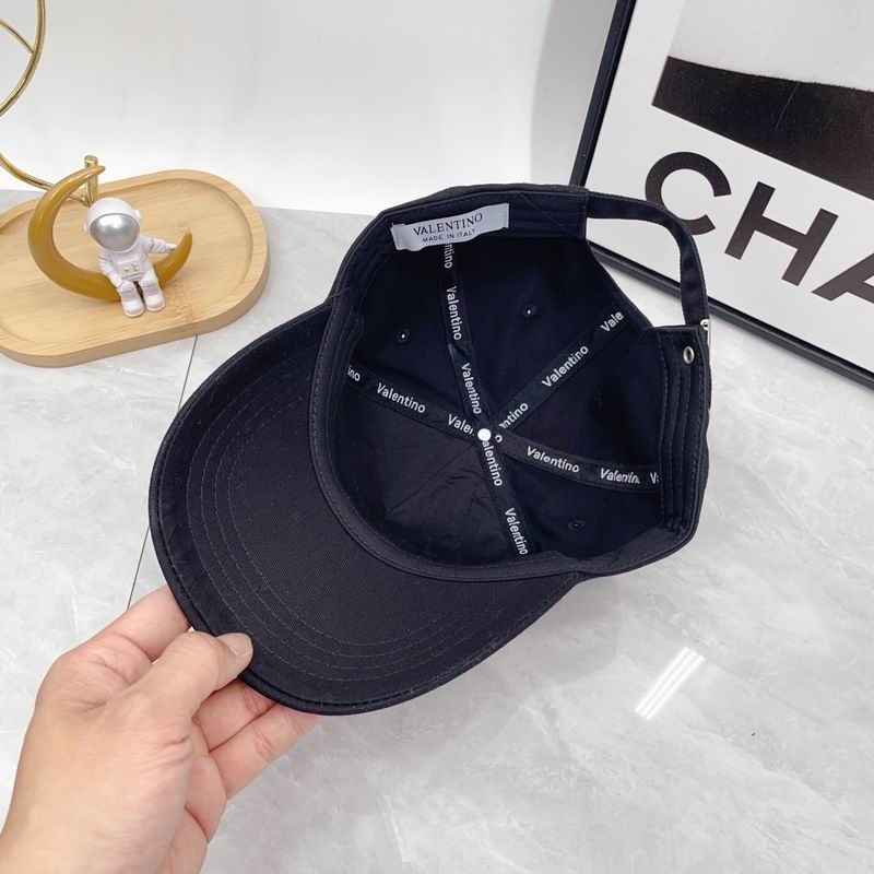 Valentino Cap dx (2)