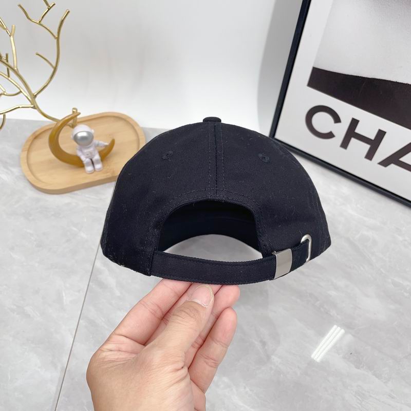 Valentino Cap dx (3)