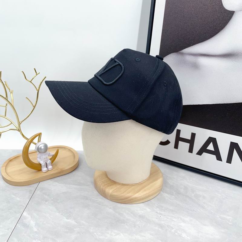 Valentino Cap dx (8)