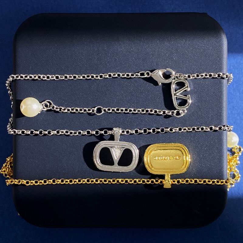 Valentino necklace 03yxh57 (4)