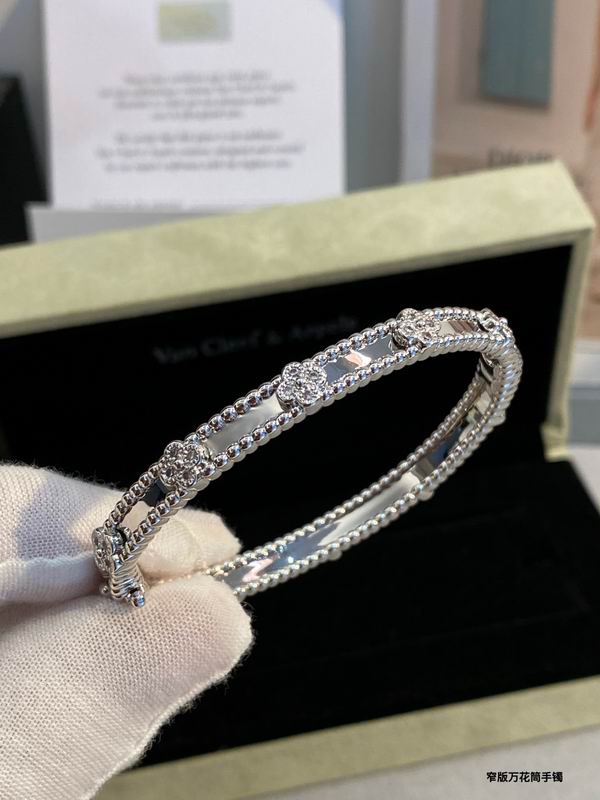 Van Cleef & Arpels bracelet 03lyh43 (2)