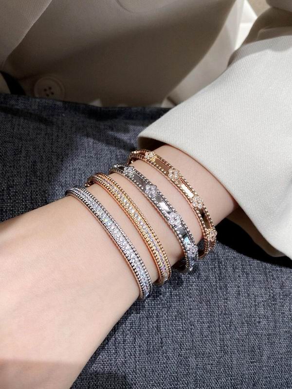 Van Cleef & Arpels bracelet 03lyh43 (7)