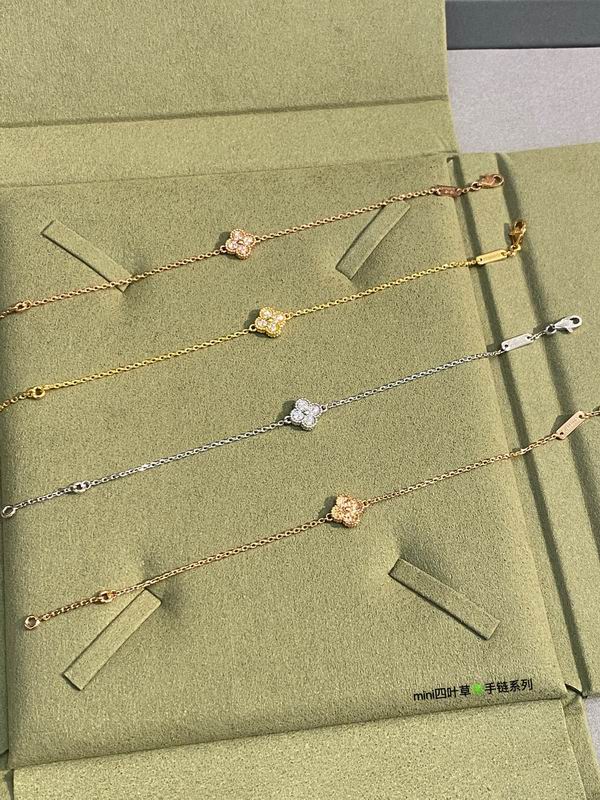 Van Cleef & Arpels bracelet 03lyh44 (1)