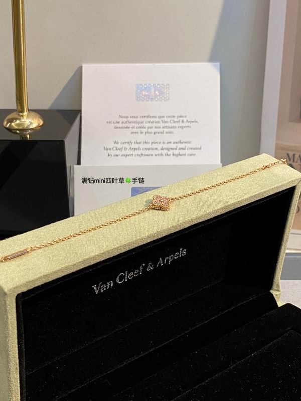 Van Cleef & Arpels bracelet 03lyh44 (5)