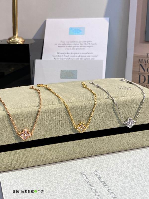 Van Cleef & Arpels bracelet 03lyh44 (6)