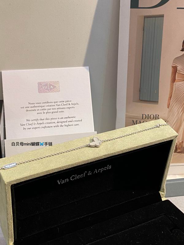 Van Cleef & Arpels bracelet 03lyh45 (4)